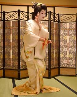 geisha-kai:  Geiko Tanefumi of Miyagawacho