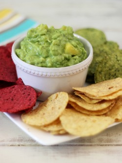 vegan-yums:  Spicy Mango Guacamole