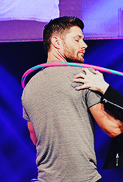 sunrisejared:  #JensenLoveWeek: Day 3↳ Jensen + Favourite Body Part [Shoulders/Back]