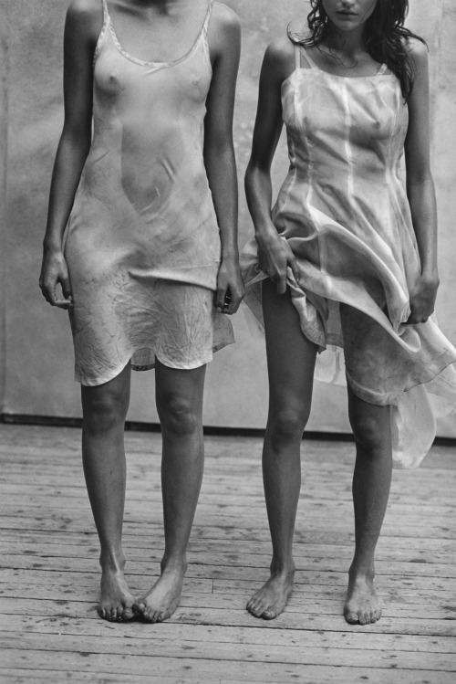 jinxproof: Mini Anden & Frankie RayderVogue Italia (1997)ph. Peter Lindbergh