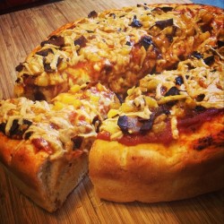 theveganzombie:  Hawaiian deep dish pizza. Delicious. Recipe in new YouTube video. Channel is in profile link. #vegan #pizza #hawaiian #deepdish #veganpizza #whatveganseat #veganfoodshare #veganfoodporn #govegan #theveganzombie