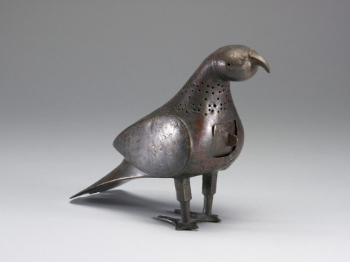 slam-islamic:Incense Burner in the Form of a Bird, Persian, 12th century, Saint Louis Art Museum: Is