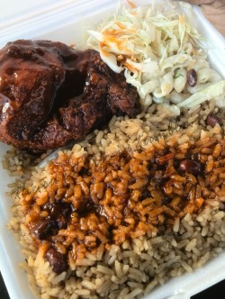 the-sweet-life-ja:  BEEHIVE Barbe-Fried Chicken, Rice n Peas, Pasta Salad with Shredded Veg