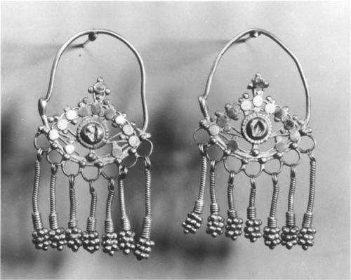 Earrings, Metropolitan Museum of Art: Islamic ArtPurchase, Hess Foundation Gift, 1972Metropolitan Mu