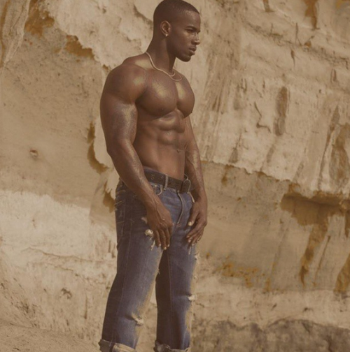 luvphattazz:  darkdogg1:  cubbie30:  kalejo41:  kalejo41  (via TumbleOn)  Whoa baby  Damn homie….   HE GOT GOOD CREDIT, I KNOW HE DO. HE IN THE MILITARY. DIS IS WHY MY ASS JOINING THE ARMY, EVEN THO THAT’S NOT HIS BRANCH. BUT HE CAN’T BE DA ONLY