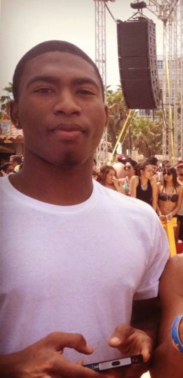 gotdatass:  boyzndickz:  Charles M.   Follow ilovenikkisweetss on Instagram for REQUEST