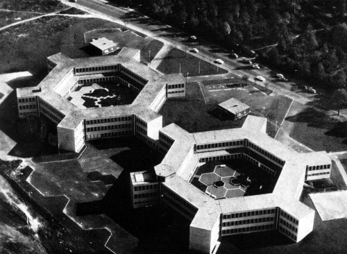 architectureofdoom:  Leibniz-Gymnasium, Dortmund, 1960s. View this on the map 