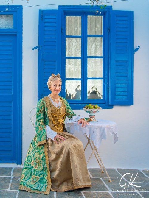 Greek folk costumes from various regionsKárpathos, Dodecanese islandsVlach of Samarina, MacedoniaMét