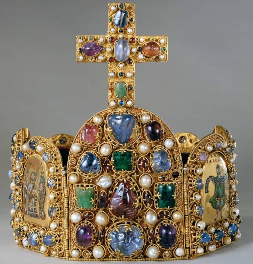 Royal Crown - The Imperial Crown of Holy Roman Empire . Also called Crown Of Charlemagne, 