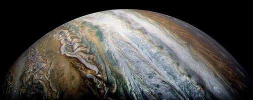 looking-at-the-universe - Jupiter by Juno spacecraft