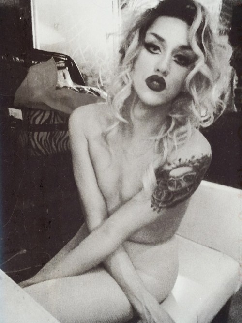 yourteenagewetdream:  Adore Delano