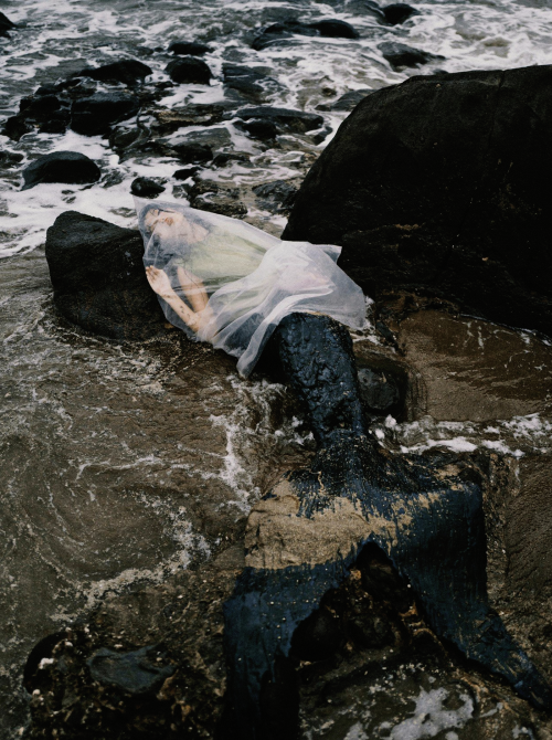 mehendi:Peng Chang in “Heat Wave” by Zhong Lin for Vogue Taiwan, 2022.