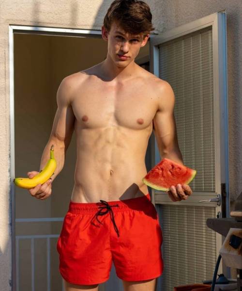 Banana or watermelon? 