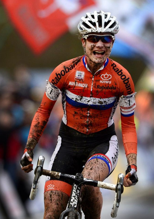 giannibugnosagace:  UCI Cyclo-cross World Championships 2014 Vos wins seventh UCI Cyclo-cross World 
