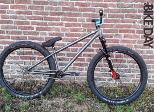 plussizebmx: Yesterday we posted up the epic @leafcycles build from PSBMXer @joeyvdbergmtb Bike chec