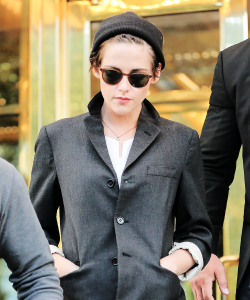 kristensource:  Kristen Stewart out and about