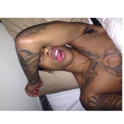 blackinkgoldskin:  FaceTime me. #Foust leave your number or imail 