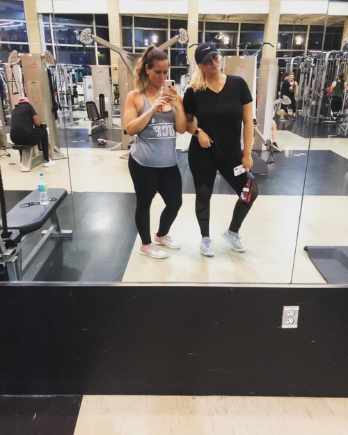 Just out here being queens #legday #ucflife #workouttwerkout #girlswholift (at UCF Recreation and We