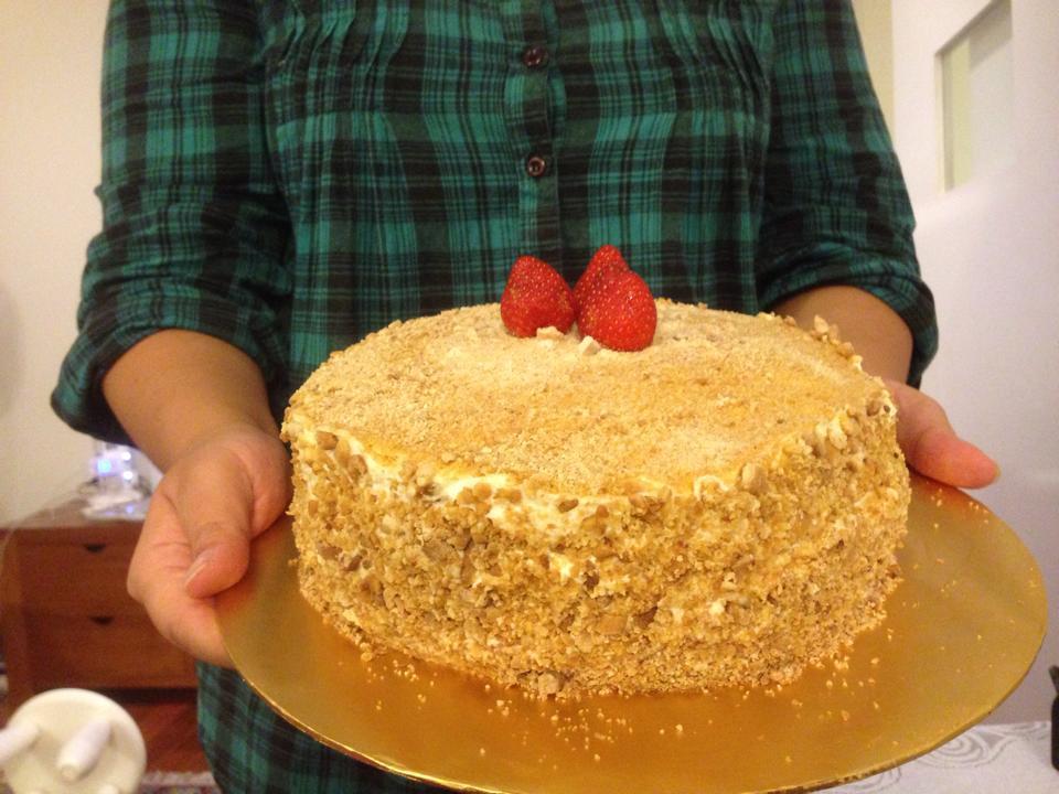 i made this today (Medovik = Russian honey cake) and more pics and details later because i also made a 1 kg lemon butter cake I still need to frost tomorrow, i am SO TIRED