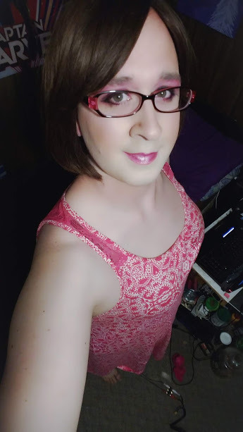 candorbob1:  oh-its-jacquie:  Pink was the colour of the night. Its been nice being able to spend time as myself lately. Well, off to bed, I get up early for work. Love you all. <3  Girls who wear glasses are so sexy   U look 💘