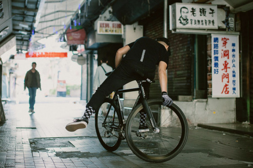 godandfamous: Slaying shit in Taipei. @blucechiu.tw keeping it real on his @lookcycle 464. Shot by s