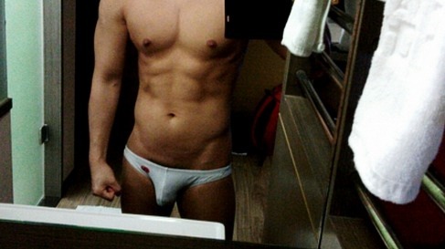 koreagay:  tastykorean:  byrankhoo:  justshootit:  cute n sexy!  cute Korean? but the cock is cut?  한국인이라는데 아닌 것 같기도 하다.근데 국적이 뭔 상관이냐 보기 좋음 됐지 ㅋㅋ  제가 올린 글인대 저분 한국인