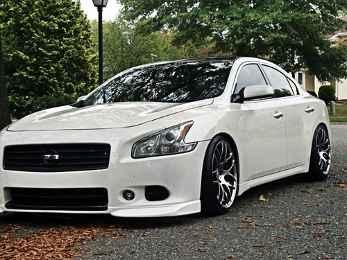 lavandulkaaaa:  Nissan Maxima.