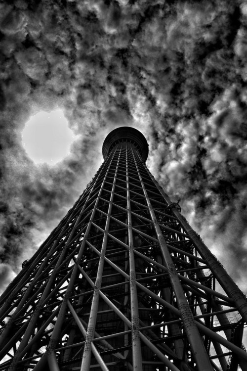 Tokyo Sky Tree.  Tokyo, Japan スカイツリー.  Photography by Tomas Hara of 500px