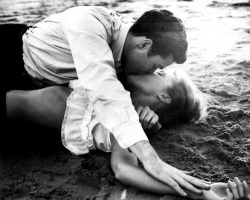 sustayn:  lovesharontate:  Sharon Tate and her boyfriend, Richard Beymer, 1962   Oh