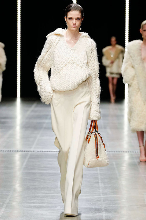 ERMANNO SCERVINO Fall/Winter RTW 2025 If You Want To Support This Blog Consider Donating To: Ko-fi.com/fashionrunways