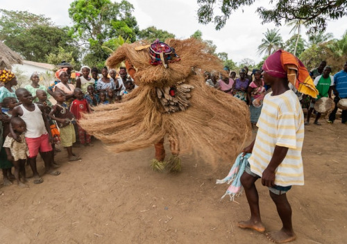 The Gangá-Longobá are an Afro-Cuban ethnic group who were brought to Cuba via the transatlantic slav