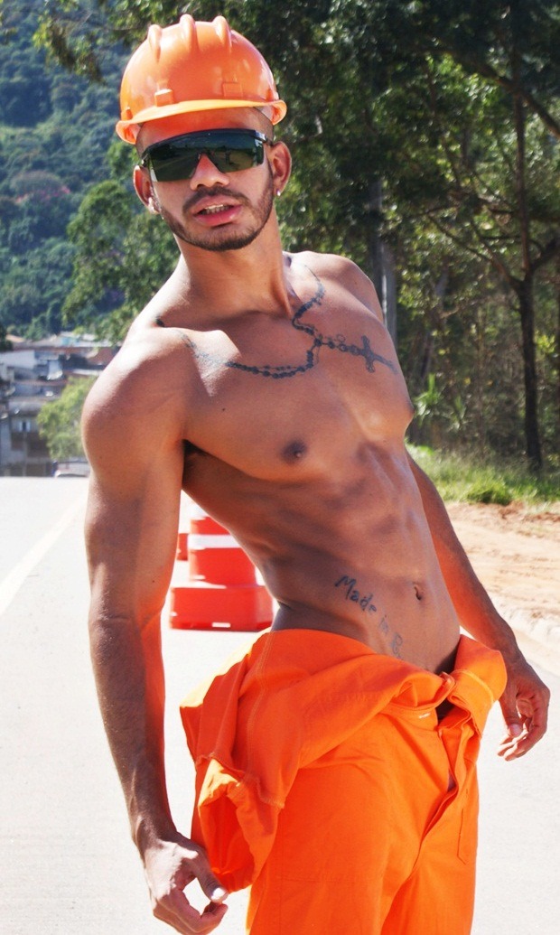 edu-dudu:  Garoto de programa Harry Lins! (Brazilian Gay Escort)  Contatos: harrylins.blogspot.com.br