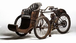 misterlemonzagain:redjeep: a 1907 Indian (Camelback) Tri-car…    MisterLemonzAgain.tumblr.com/archive  