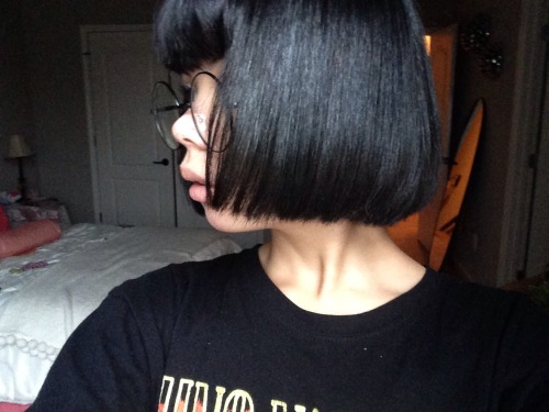 s0lust:  Showing off my new haircut 💁💇