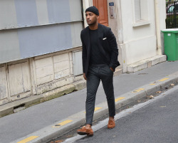 savvyifyanasty:   JS porte : Veste croisée AMI, pantalon Gant Rugger, chaussettes invisibles Mes Chaussettes rouges, tassel loafers Crockett &amp; jones   &gt; love a man who can dress!  Follow me @ savvyifyanasty.tumblr.com