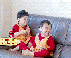 song-minguk:  I’m scared of Shark T__T 