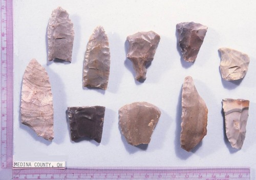 archaeoblogs:  CLOVIS POINTS – PALEOINDIAN BOY SCOUT KNIVES?Source: bit.ly/16tQ5GI (image)Exc