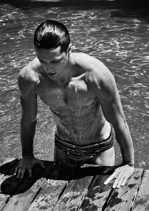 hunkopedia:  Follow Hunk’o’pedia for more hot guys!