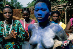marschkhaidze:  raveneuse:  Vodun Ceremony, Abomey, Benin.   🌈