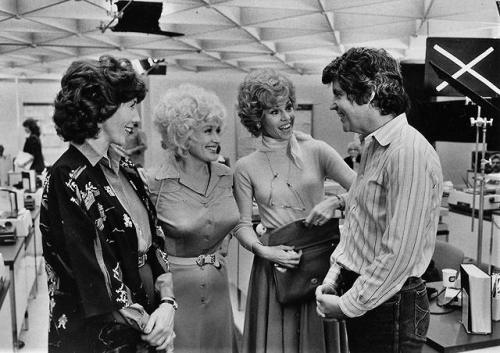 auteurstearoom:Lily Tomlin, Dolly Parton, Jane Fonda and Director Colin Higgins on the of Nine to Fi