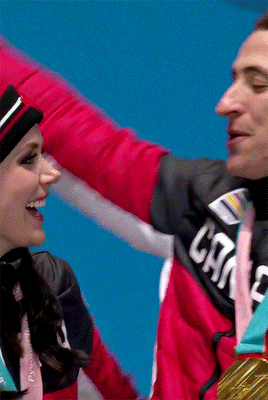 thatonekimgirl:two adorable gold medalists being adorable at their medal ceremony