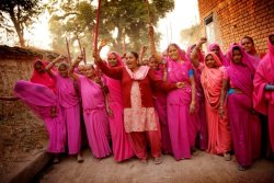 halftheskymovement:  Gulabi Gang, Hindi for