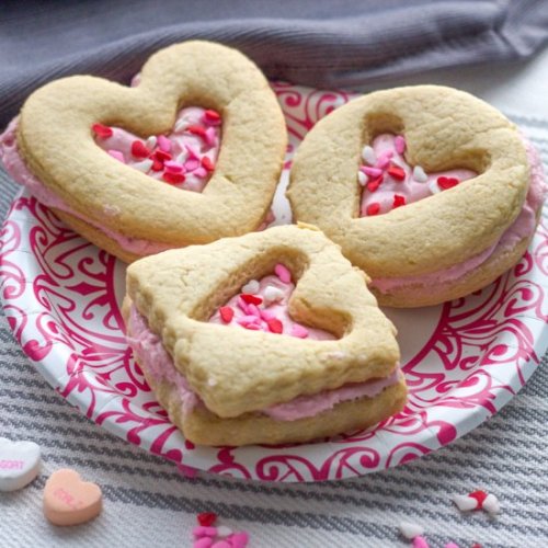 dessertgallery:Heart Filled Shortbread Cookies-Your source of sweet inspirations! || GET SWEET DESSE