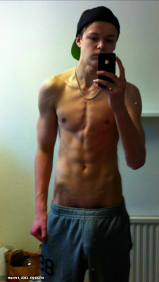 clickhereforgayfun:  taste-of-your-bro:  it could be but not this time/with this guy :D nice work though so nice I could cry :) http://taste-of-your-bro.tumblr.com  omfg 