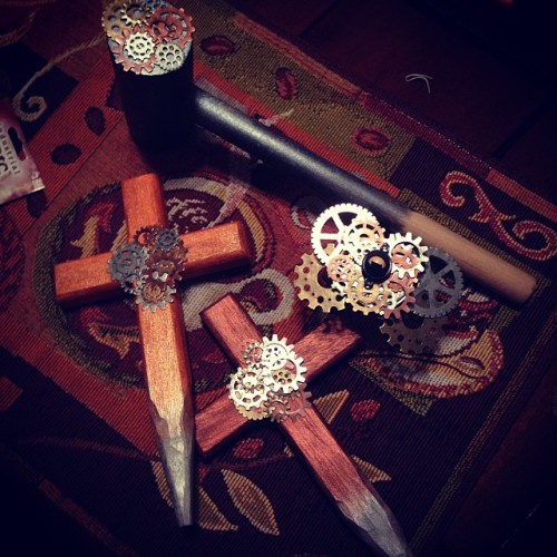 mochiigogo: Arts&amp;Crafts time! #steampunk #vampire #slayer #gears #cross #jewelry #eye #craft