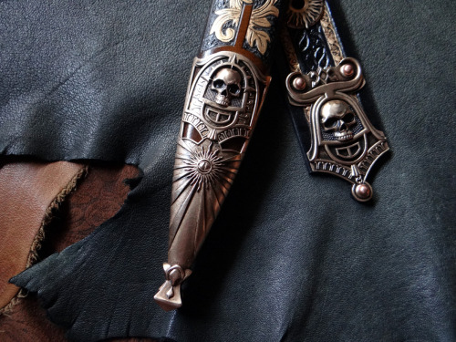 A recently completed commission for the Albion Ljubljana sword. This one is a Warhammer 40K themed f