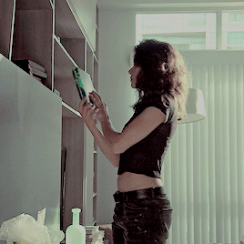 delphines:orphan black rewatch: sarah in 4x02where the hell are you going? back to the beginning of 