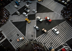 unrar:    Japan, A painted pedestrian crosswalk in downtown Tokyo 1985, Bruno Barbey.