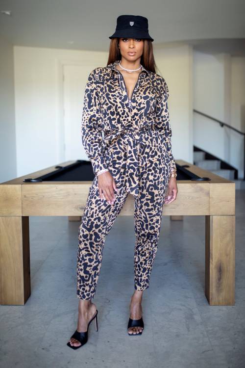  BORN FREE JUMPSUIT IN PRINTED ORGANIC COTTONUtilitarian-inspired, sleek jumpsuit in fluid organic