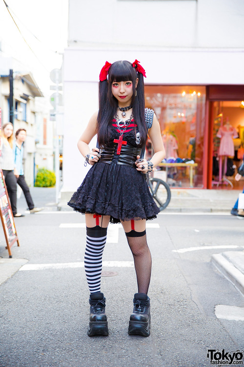 Japanese fashion student Mel&rsquo;s goth-punk street style in Harajuku with twin tails, Algonqu